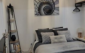 Agreable Studio Avec Cour A 10Mn De Fontainebleau